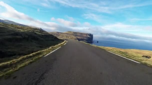 北大西洋のフェロー諸島の道路胃袋 — ストック動画