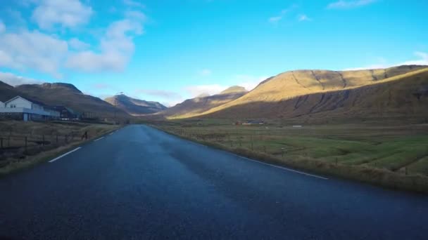 Silniční dršťky v Faerských ostrovů v severním Atlantiku — Stock video