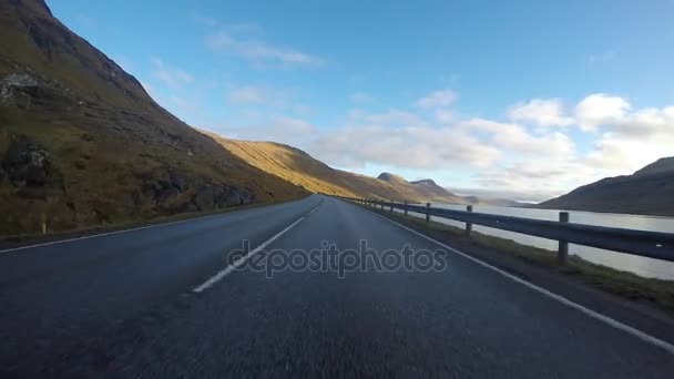 Silniční dršťky v Faerských ostrovů v severním Atlantiku