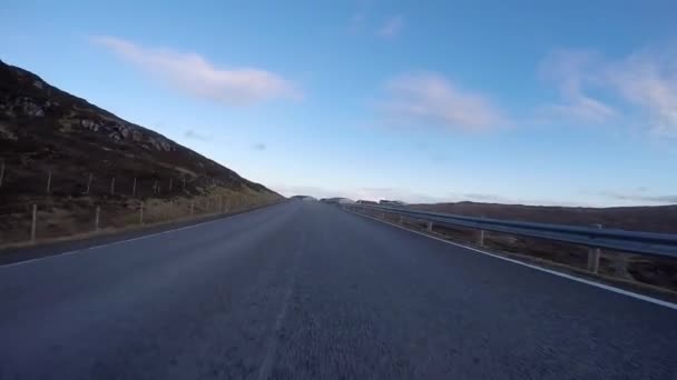 Callos de carretera en las Islas Feroe en el Atlántico norte — Vídeos de Stock