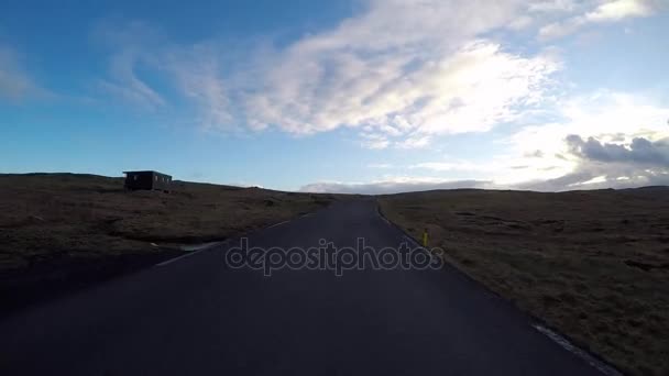 Callos de carretera en las Islas Feroe en el Atlántico norte — Vídeos de Stock