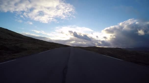 Callos de carretera en las Islas Feroe en el Atlántico norte — Vídeos de Stock