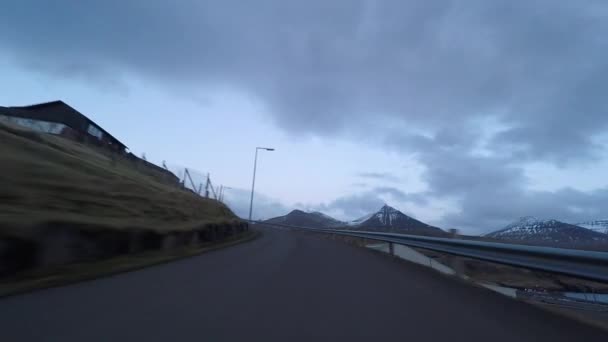 Conduire une voiture à la campagne — Video