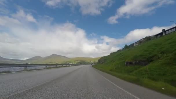 Reizen met een auto op het platteland — Stockvideo