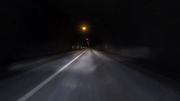 Rijden door een tunnel — Stockvideo