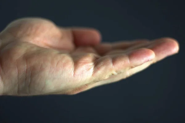 Mano nella mano nera — Foto Stock