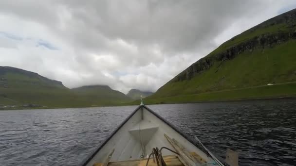 Fiske på landsbygden — Stockvideo