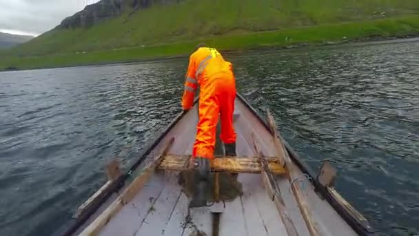 Fiske på landsbygden — Stockvideo