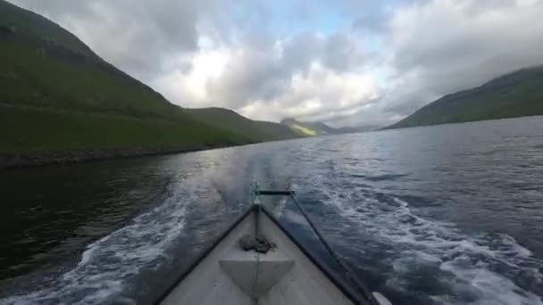 Fiske på landsbygden — Stockvideo