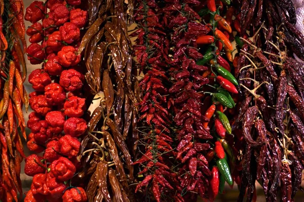 Nourriture dans un marché à Barcelone — Photo