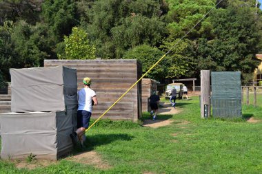 Barcelona'da lazer savaş oyunu 