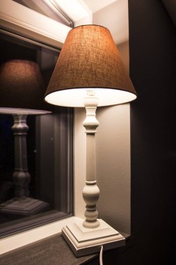 Bir apartman dairesinde oturma odası mobilyaları 