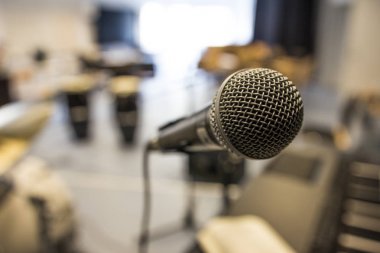 Faroe Adaları'nda bir okulda müzik aletleri 