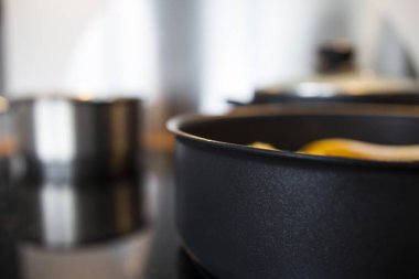 Bir mutfak evde yemek yapma 