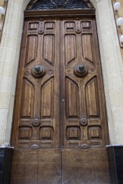 Malta 'daki Mdina kalesinde eski bir kapı.