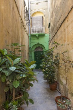 Malta 'daki Mdina kalesinde eski bir kapı.