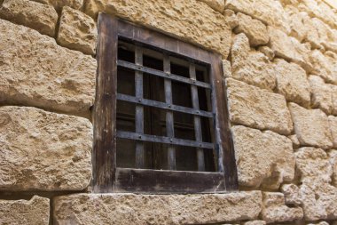 Malta 'daki Mdina kalesinde eski bir kapı.