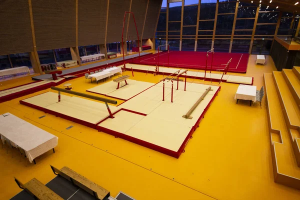 Una vista en perspectiva de una cancha de baloncesto — Fotos de Stock