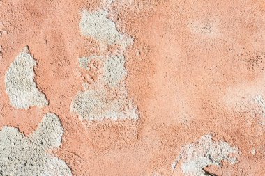 Beton pembe duvar yüzey dokusu. Yaşlanma etkisiyle soyut grunge parlak renk arkaplanı. Kopyalama alanı.