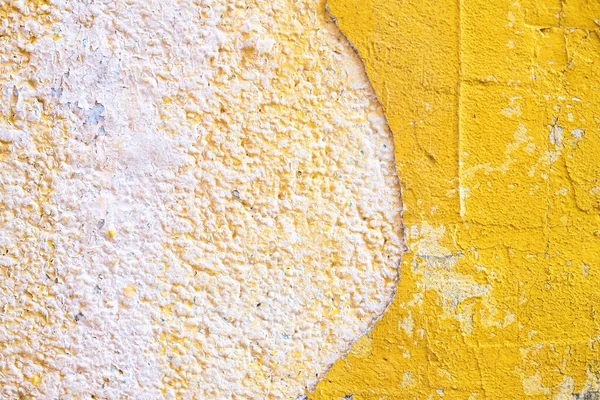 Concreto amarelo colorido parede superfície textura. Abstrato grunge fundo de cor brilhante com efeito de envelhecimento. Espaço de cópia . — Fotografia de Stock