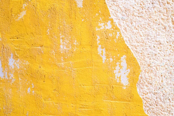 Concreto amarelo colorido parede superfície textura. Abstrato grunge fundo de cor brilhante com efeito de envelhecimento. Espaço de cópia . — Fotografia de Stock