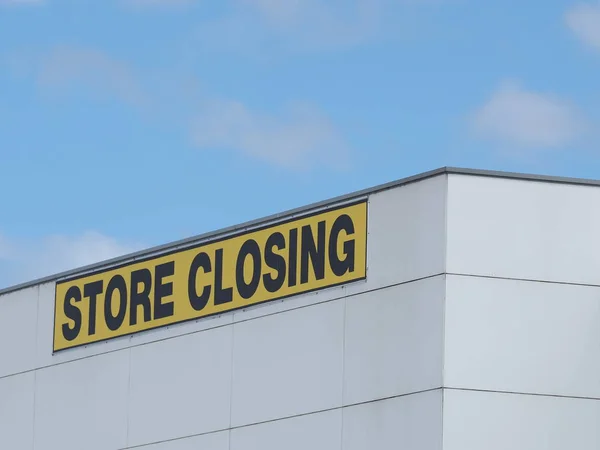 Store Closing sign — Stock Photo, Image