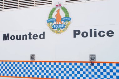 Northern Territory iz polis hizmetleri bir kamyona monte.