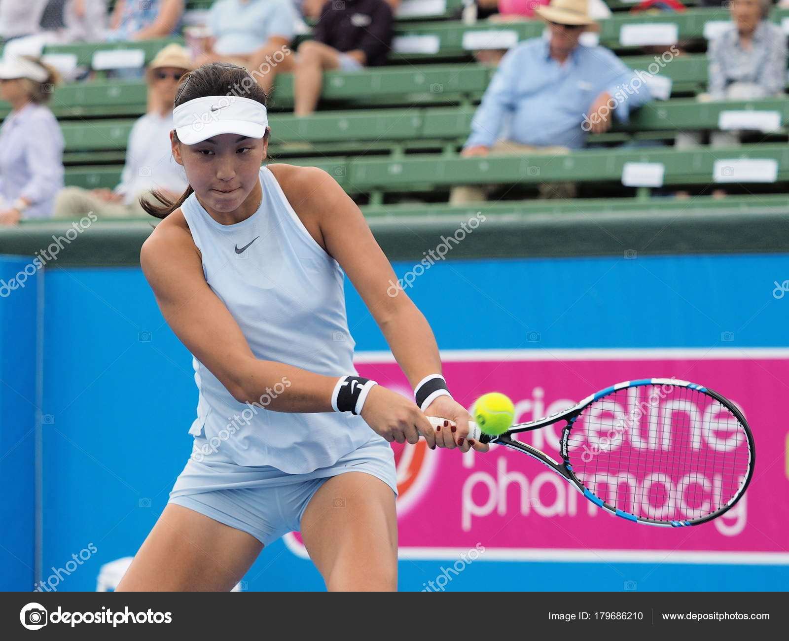 Melbourne Australia January 2018 Tennis Player Wang Xinyu Preparing ...
