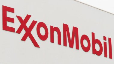 Doha, Katar - 9 Ocak 2020 Exxon Mobil petrokimya şirketinin imzası