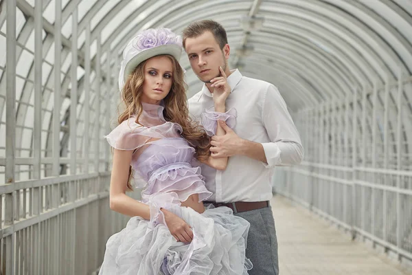 Retrato de um homem e uma mulher apaixonados . — Fotografia de Stock