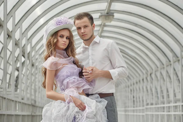 Retrato de un hombre y una mujer enamorados . —  Fotos de Stock