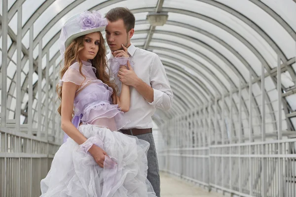 Retrato de un hombre y una mujer enamorados . —  Fotos de Stock