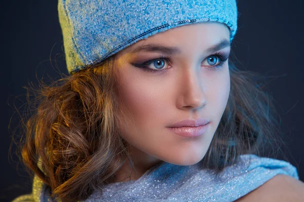 Retrato de modelo hermosa chica en un estudio . — Foto de Stock