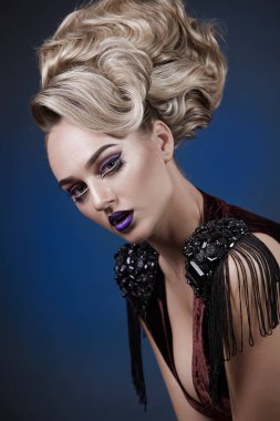 Portre stüdyo modelinde bir kopeck parçasının. Stil, moda, güzellik.