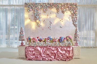 Güzel, zarif süslemeleri bir aile olayı kutlamak için. D