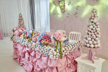 Güzel, zarif süslemeleri bir aile olayı kutlamak için. D