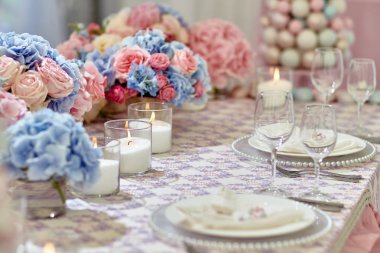 Güzel, zarif süslemeleri bir aile olayı kutlamak için. D