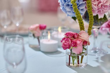 Güzel, zarif süslemeleri bir aile olayı kutlamak için. D