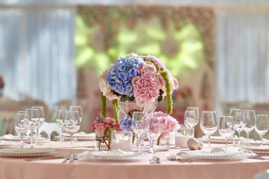 Güzel, zarif süslemeleri bir aile olayı kutlamak için. D