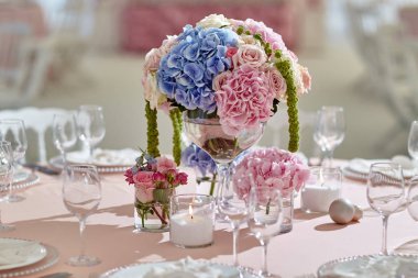 Güzel, zarif süslemeleri bir aile olayı kutlamak için. D