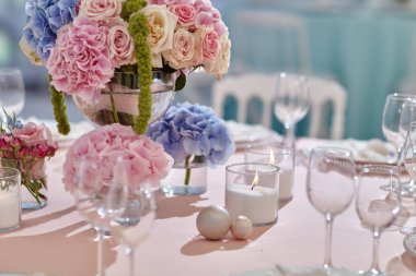 Güzel, zarif süslemeleri bir aile olayı kutlamak için. D