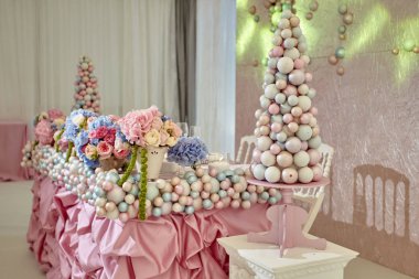 Güzel, zarif süslemeleri bir aile olayı kutlamak için. D