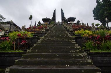 Yolculuk Besakih antik tapınak için Bali Adası üzerinde ben
