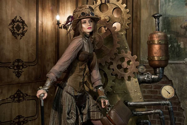 Güzel kız, güzel bir steampunk tarzı modeli