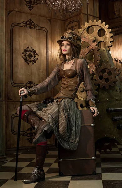 Güzel kız, güzel bir steampunk tarzı modeli