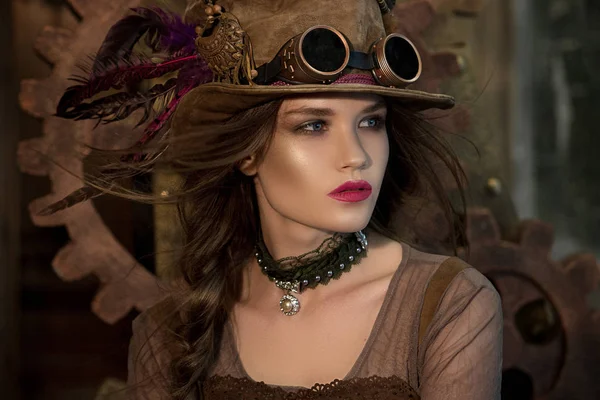 Güzel kız, güzel bir steampunk tarzı modeli