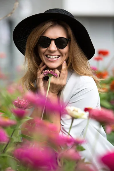 Porter girl model in a beautiful dress, sunglasses and hat in th