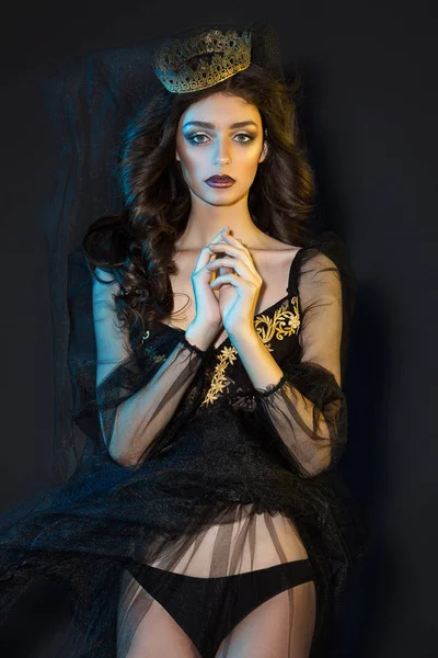 Güzel, şehvetli bir kız, çekici, şık ıma modeli