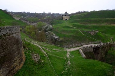 Bir tepe üzerinde tarihsel Tapınağı. Tarih, peyzaj mimarisi.