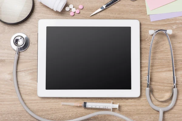 Medical tablet with stethoscope on the table — ストック写真